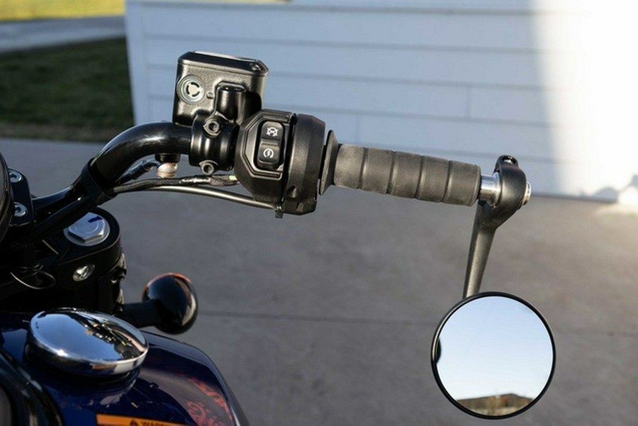 2025 Indian Scout Bobber Limited +Tech Spirit Blue Metallic