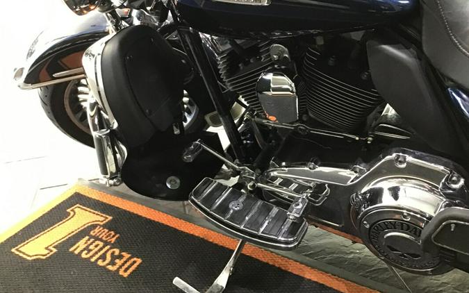 2013 Harley-Davidson® Electra Glide® Ultra Limited Big Blue Pearl/Vivid Black