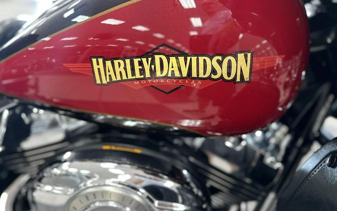 2010 Harley-Davidson® Electra Glide® Ultra Classic® Merlot Sunglo/Cherry Red Sunglo