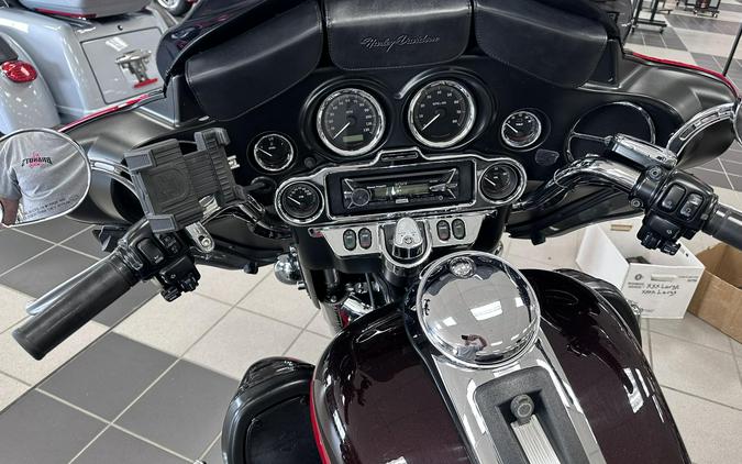 2010 Harley-Davidson® Electra Glide® Ultra Classic® Merlot Sunglo/Cherry Red Sunglo