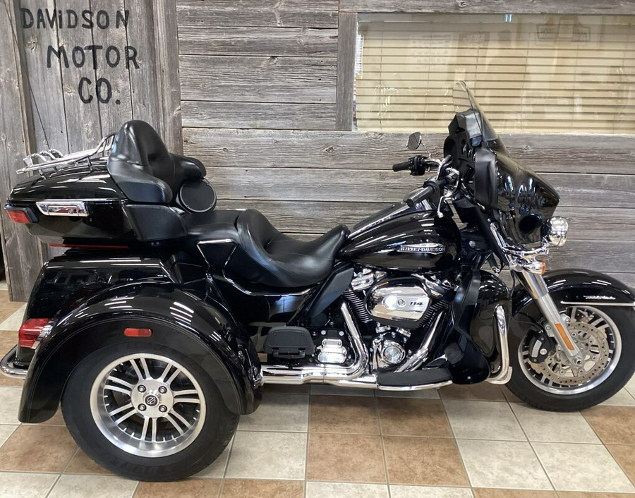 2021 Harley-Davidson® Tri Glide® Ultra Vivid Black
