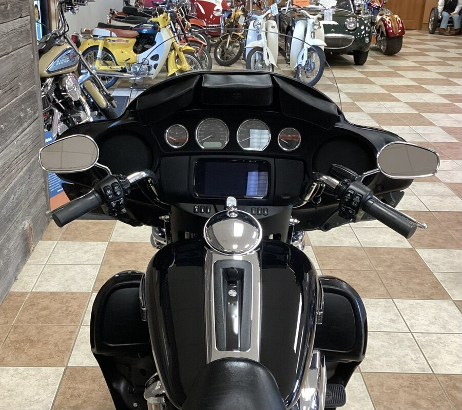 2021 Harley-Davidson® Tri Glide® Ultra Vivid Black