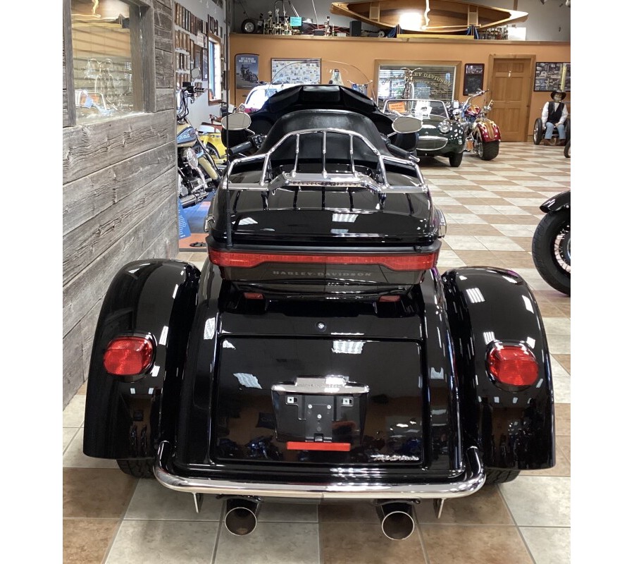 2021 Harley-Davidson® Tri Glide® Ultra Vivid Black