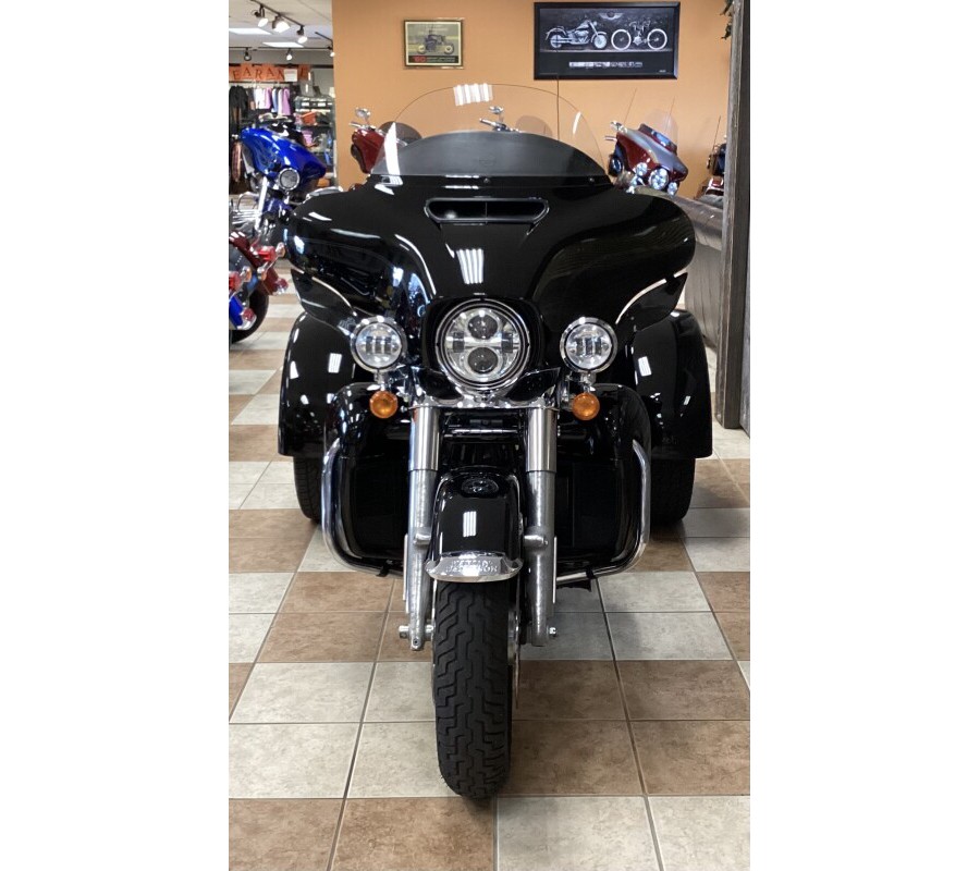 2021 Harley-Davidson® Tri Glide® Ultra Vivid Black