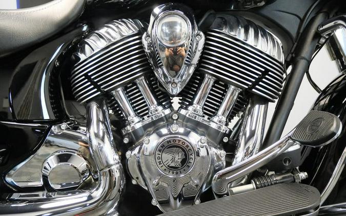 2016 Indian Motorcycle® Springfield™ Thunder Black