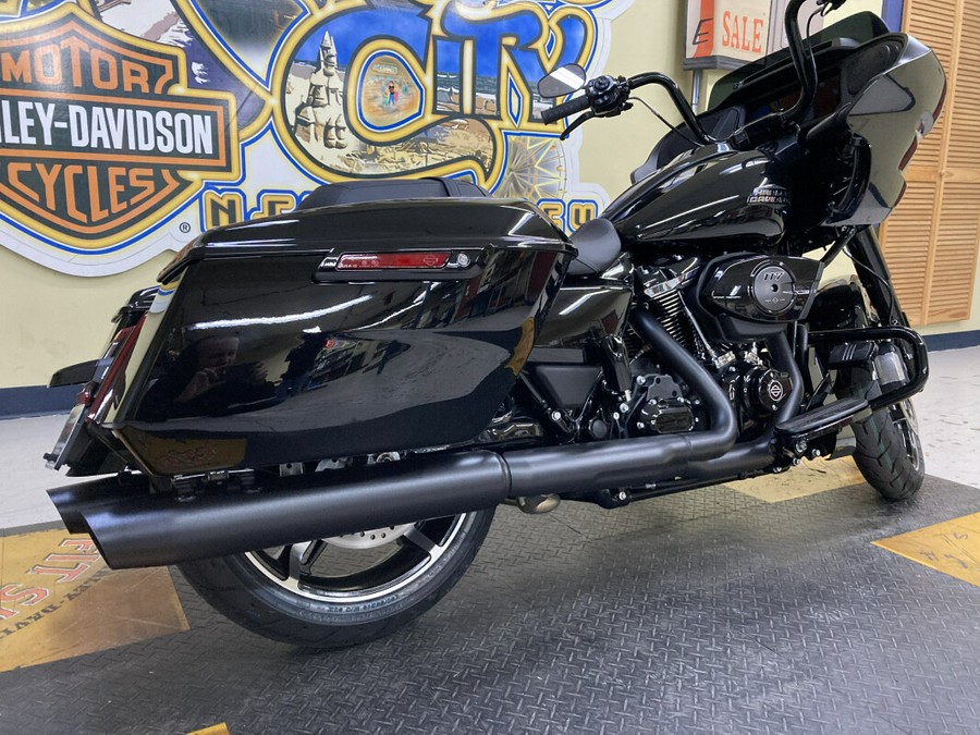 2024 Harley-Davidson Road Glide® Vivid Black - Black Finish