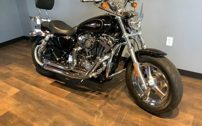 Harley-Davidson 1200 Custom 2016 XL1200C U089-16 Vivid Black