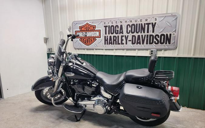 2021 Harley-Davidson® FLHC - Heritage Classic