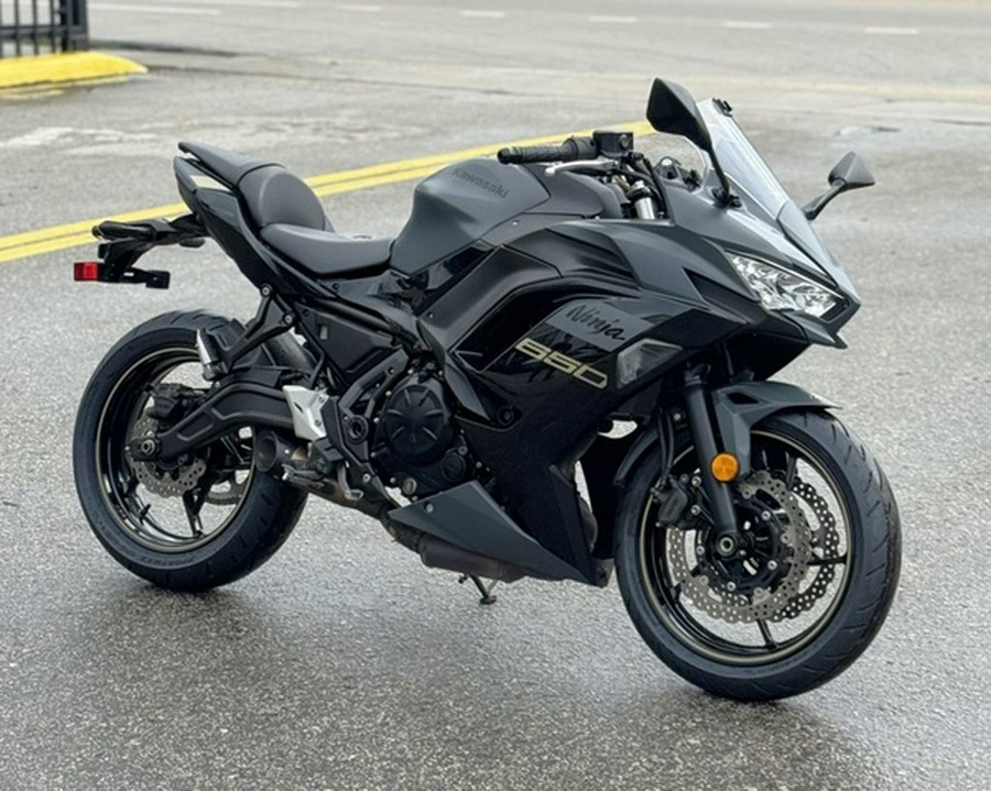 2024 Kawasaki Ninja 650 Metallic Matte Dark GrayMetallic Spark