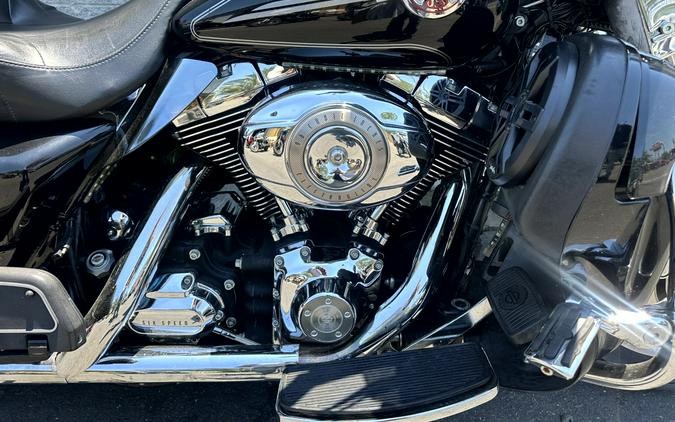 2007 Harley-Davidson® Electra Glide® Ultra Classic® BLACK W/PINSTRIPE