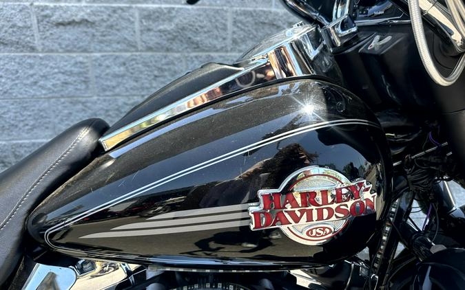 2007 Harley-Davidson® Electra Glide® Ultra Classic® BLACK W/PINSTRIPE