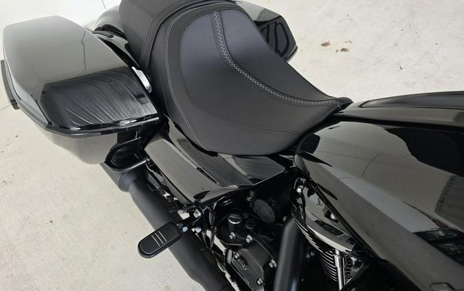 2026 Harley-Davidson® Road Glide® Vivid Black Black Trim