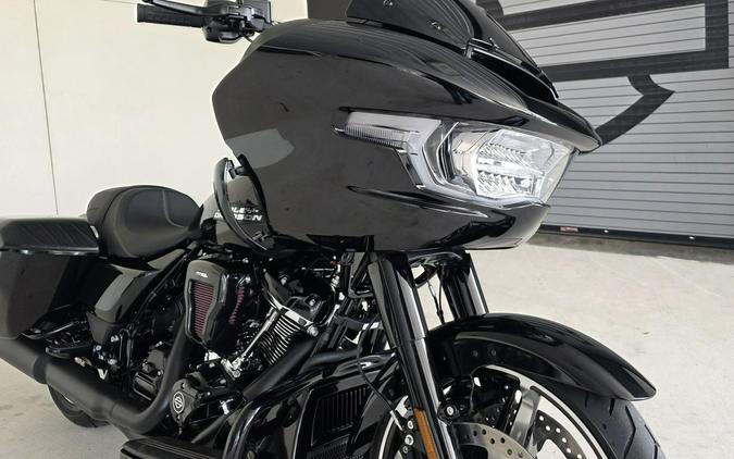 2026 Harley-Davidson® Road Glide® Vivid Black Black Trim