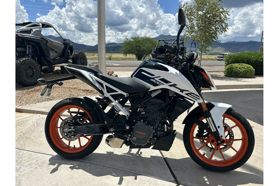 2022 KTM Duke 200