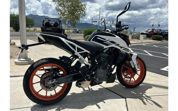 2022 KTM Duke 200