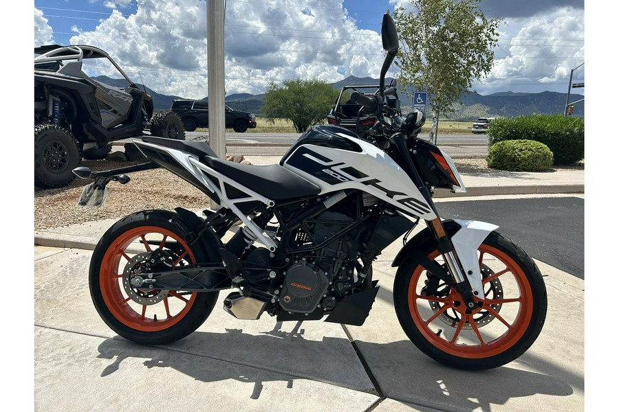 2022 KTM Duke 200