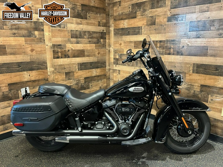 2024 Harley-Davidson® Heritage Classic Vivid Black FLHCS