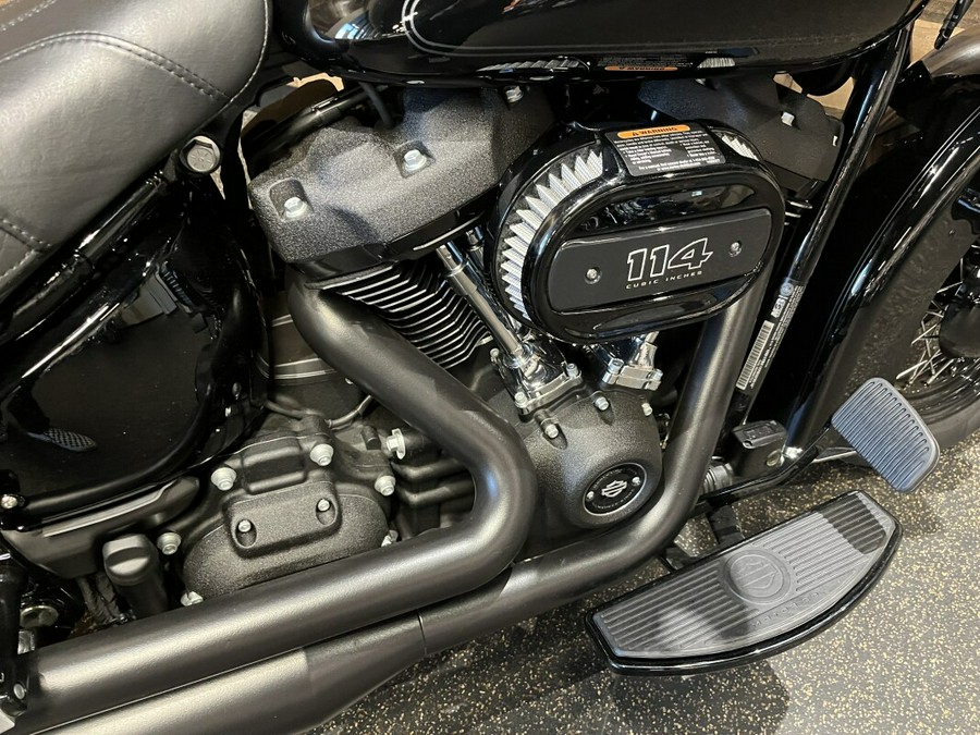 2024 Harley-Davidson® Heritage Classic Vivid Black FLHCS