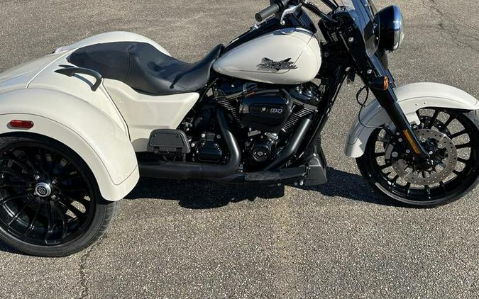 2023 Harley-Davidson® FLRT - Freewheeler®