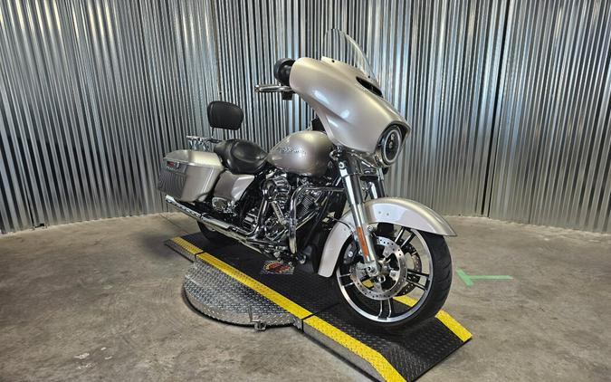 2018 Harley-Davidson Street Glide Silver Fortune