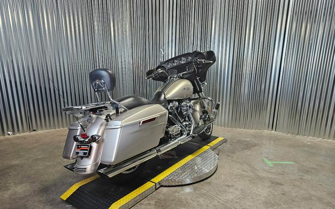 2018 Harley-Davidson Street Glide Silver Fortune