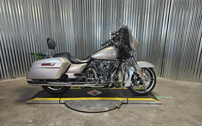 2018 Harley-Davidson Street Glide Silver Fortune