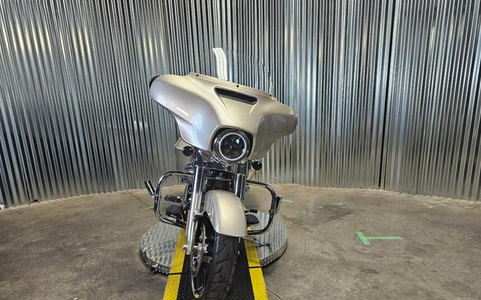2018 Harley-Davidson Street Glide Silver Fortune