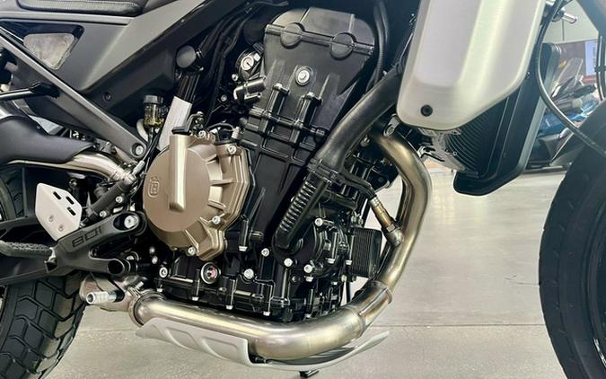 2025 Husqvarna SVARTPILEN 801