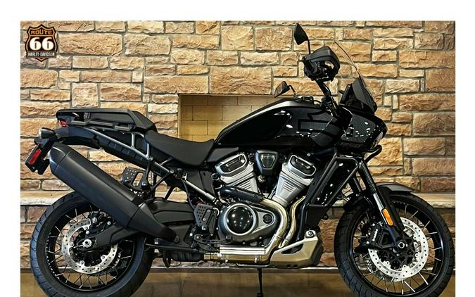 2024 Harley-Davidson Pan America™ 1250 Special VIVID BLACK