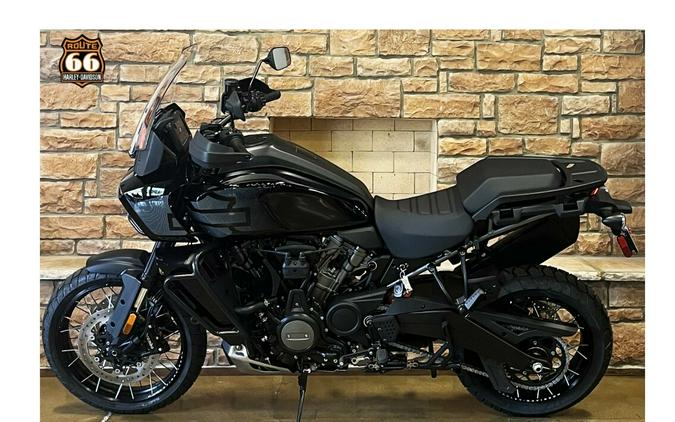 2024 Harley-Davidson Pan America™ 1250 Special VIVID BLACK