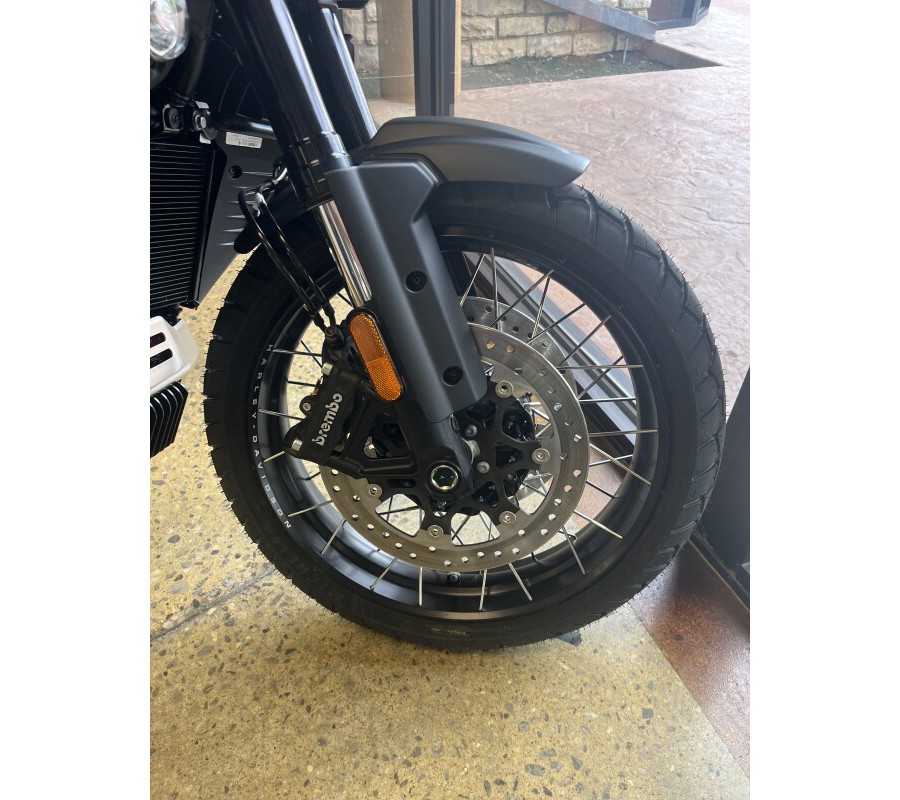 2024 Harley-Davidson Pan America™ 1250 Special VIVID BLACK