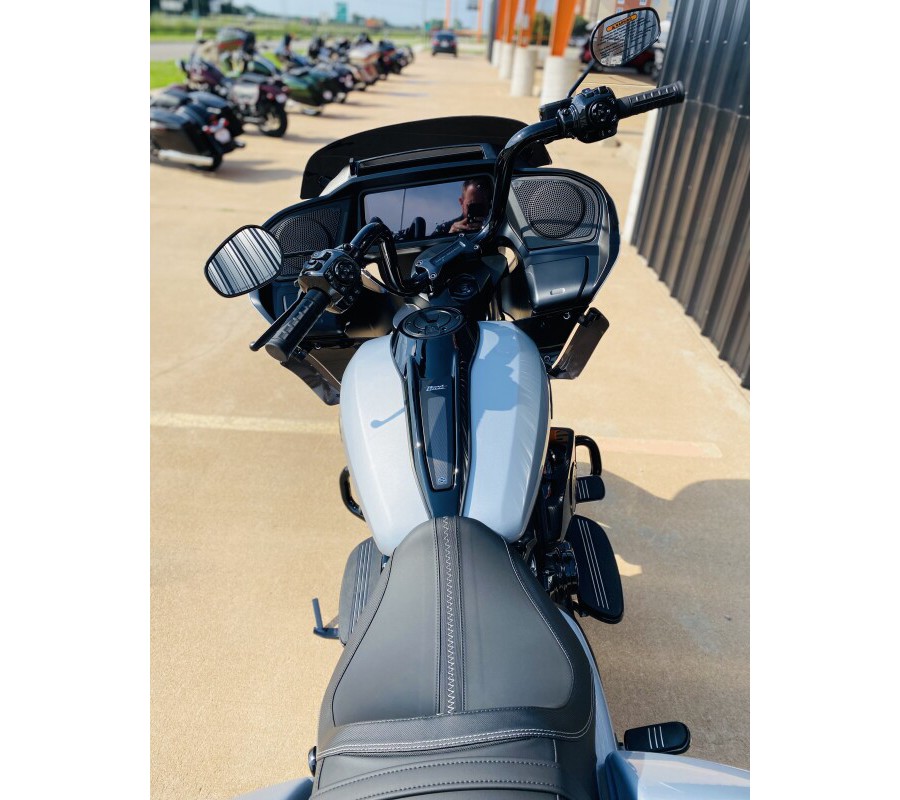 FLTRX 2024 Road Glide™