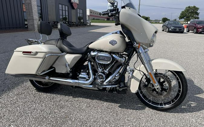2022 Harley-Davidson® Street Glide® Special White Sand Pearl