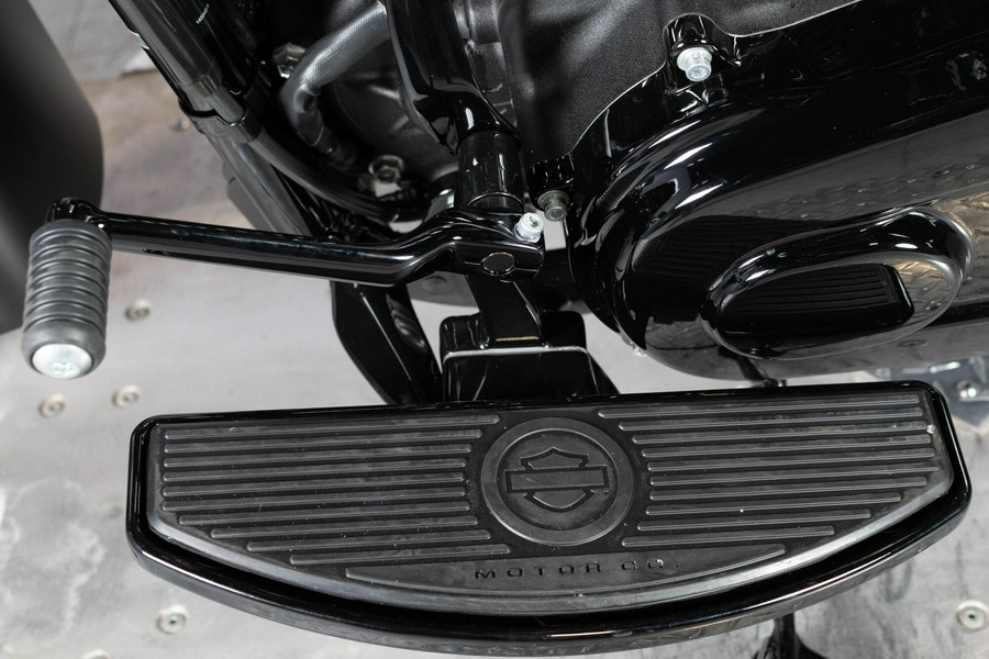 2026 Harley-Davidson Deadwood FLHD