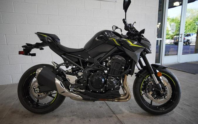 2024 Kawasaki Z900 ABS Metallic Spark Black/Metallic Matte Dark Gray