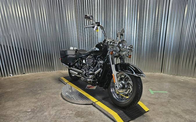 2023 Harley-Davidson Heritage Classic Vivid Black - Black Finish