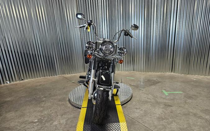 2023 Harley-Davidson Heritage Classic Vivid Black - Black Finish