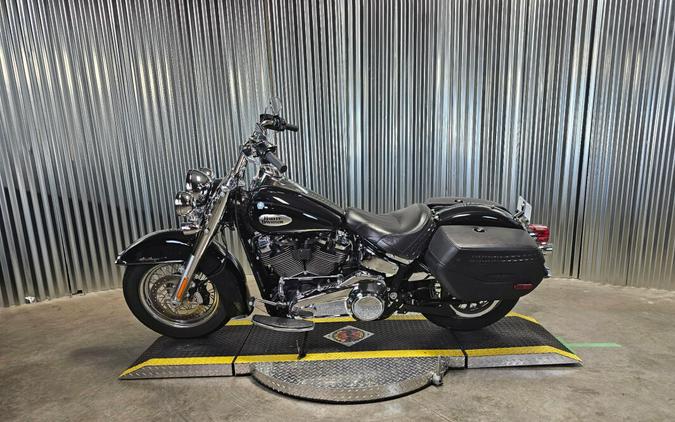 2023 Harley-Davidson Heritage Classic Vivid Black - Black Finish