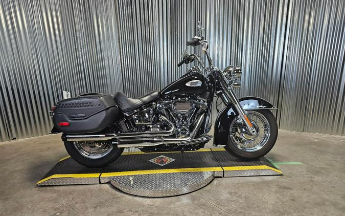 2023 Harley-Davidson Heritage Classic Vivid Black - Black Finish