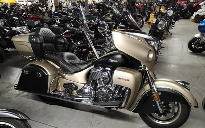 2019 Indian Motorcycle® Roadmaster® Thunder Black