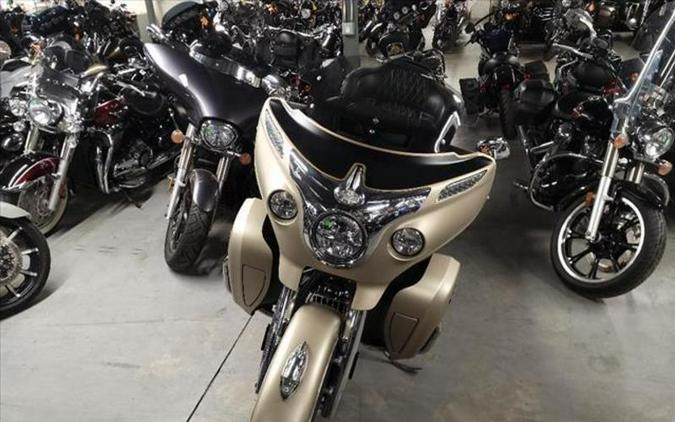 2019 Indian Motorcycle® Roadmaster® Thunder Black