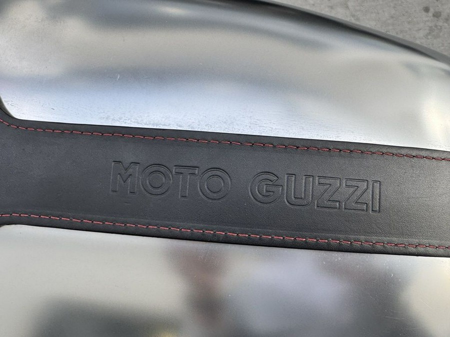 2020 Moto Guzzi V7 III Carbon Shine