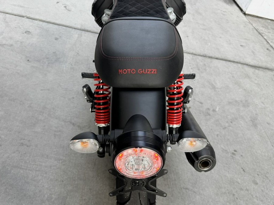 2020 Moto Guzzi V7 III Carbon Shine