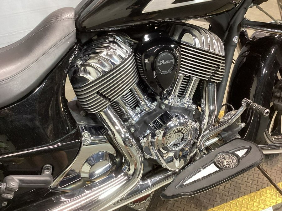 2019 Indian Motorcycle® Chieftain® Limited Thunder Black Pearl