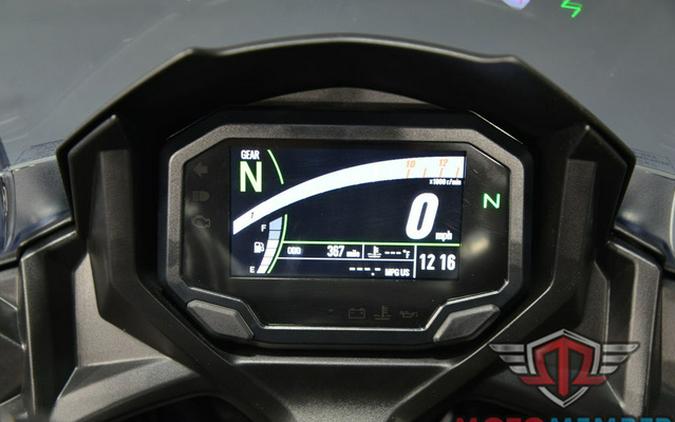 2022 Kawasaki Ninja 650 Pearl Robotic White/Metallic Carbon Gra