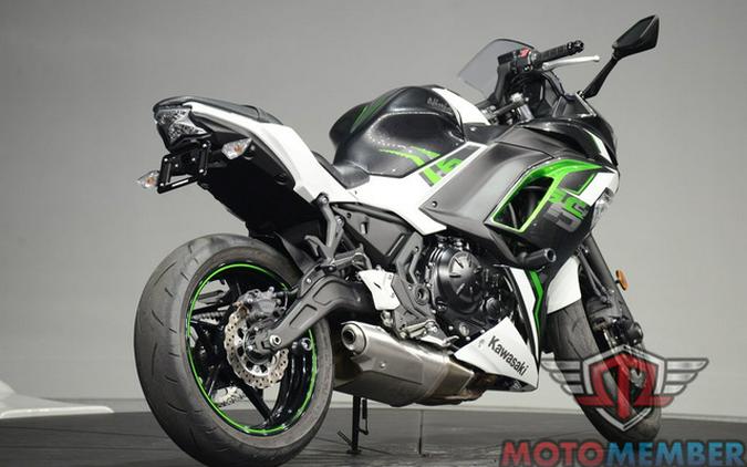 2022 Kawasaki Ninja 650 Pearl Robotic White/Metallic Carbon Gra