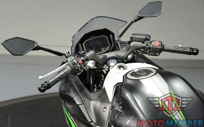 2022 Kawasaki Ninja 650 Pearl Robotic White/Metallic Carbon Gra