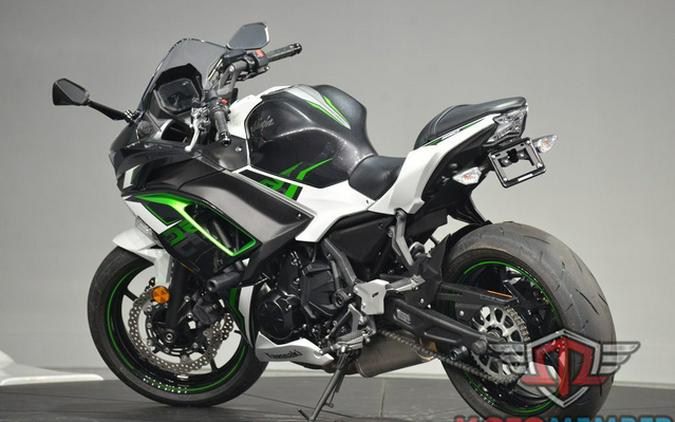 2022 Kawasaki Ninja 650 Pearl Robotic White/Metallic Carbon Gra