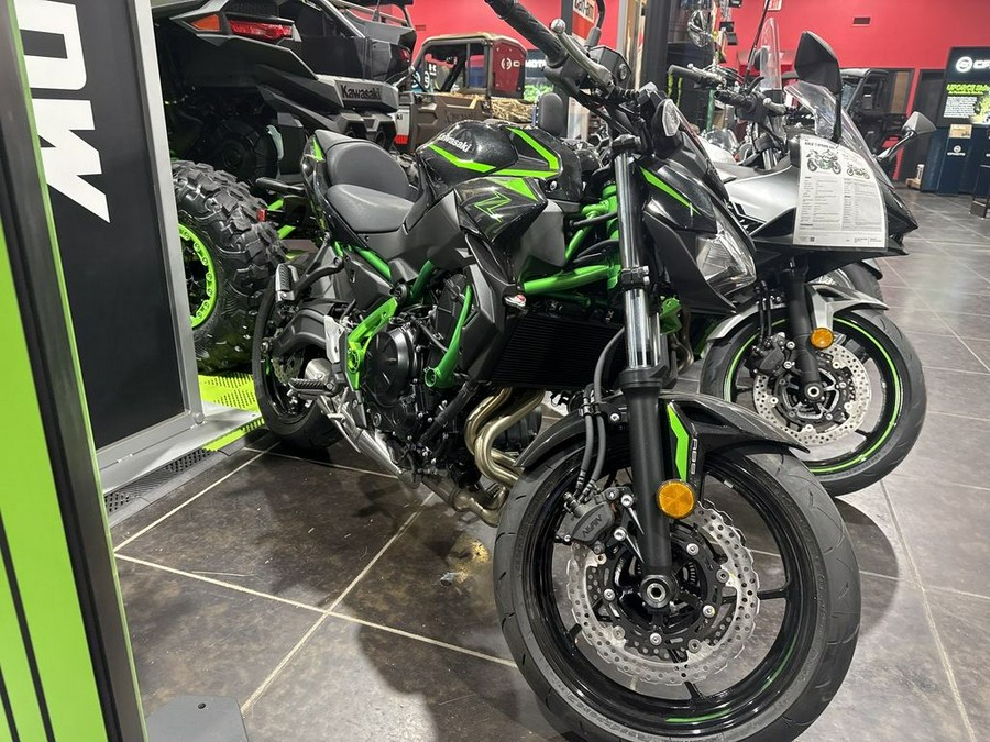 2025 Kawasaki Z900 SE ABS