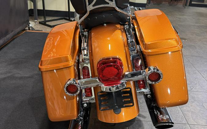 2014 Harley-Davidson® Road King® WHSKY/B SILVER W/ PINSTRIPE